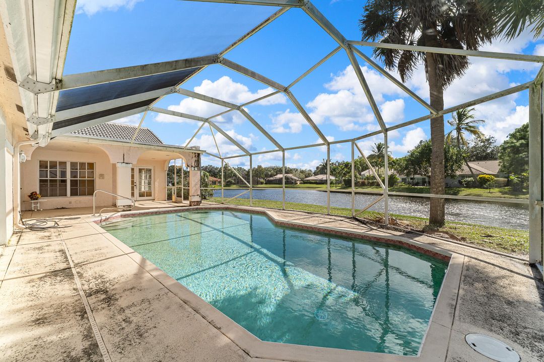 Active With Contract: $700,000 (4 beds, 2 baths, 2619 Square Feet)