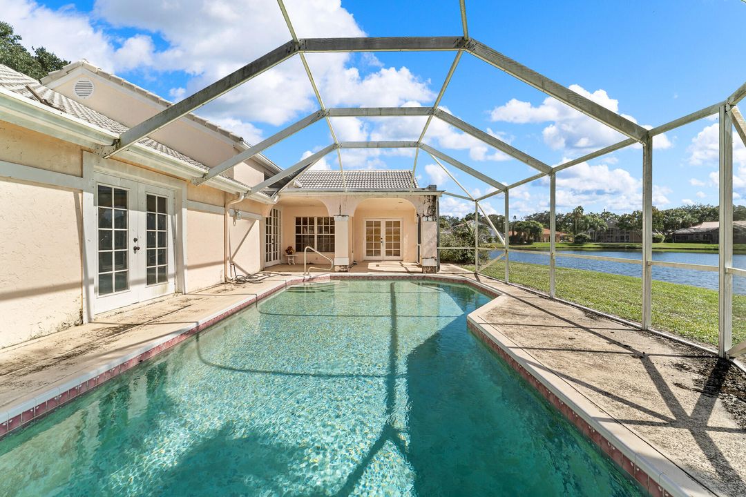 Active With Contract: $700,000 (4 beds, 2 baths, 2619 Square Feet)