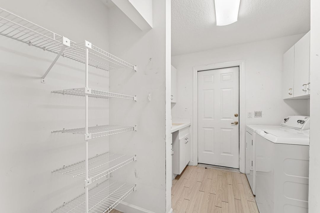 Active With Contract: $700,000 (4 beds, 2 baths, 2619 Square Feet)