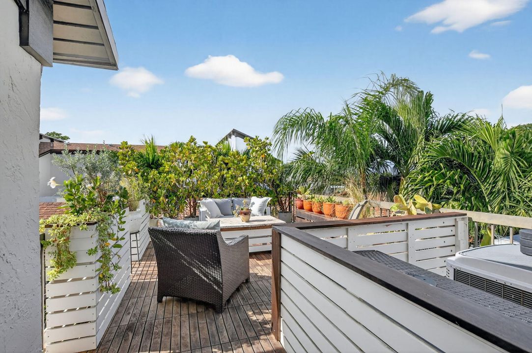 Active With Contract: $539,000 (2 beds, 2 baths, 1731 Square Feet)