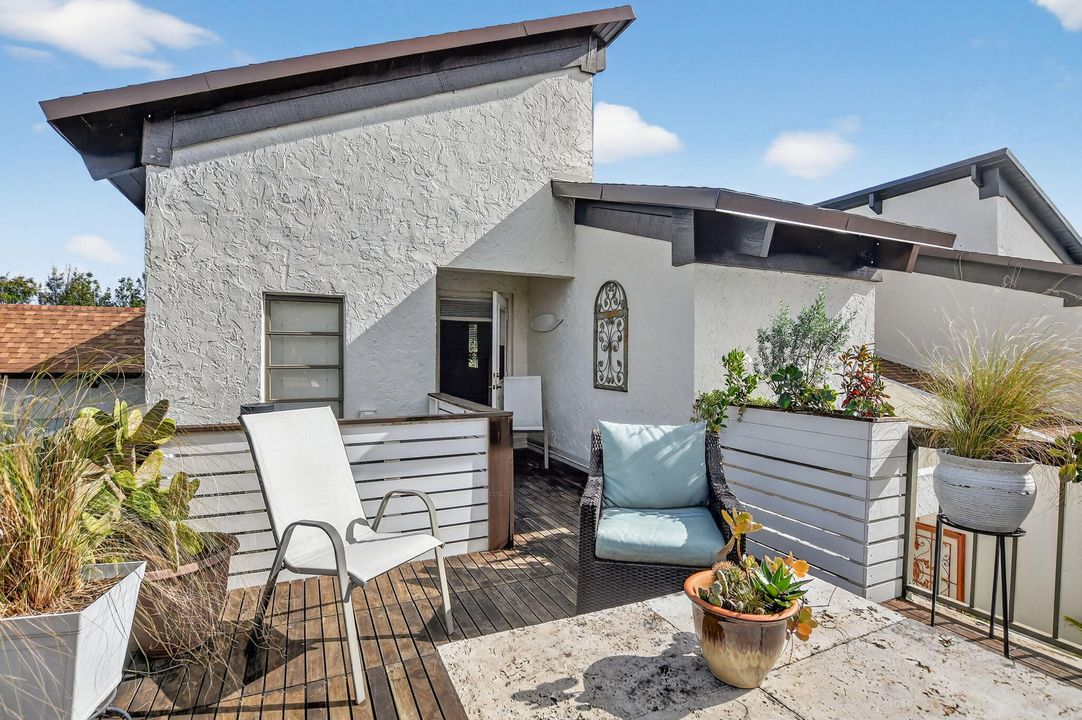 Active With Contract: $539,000 (2 beds, 2 baths, 1731 Square Feet)