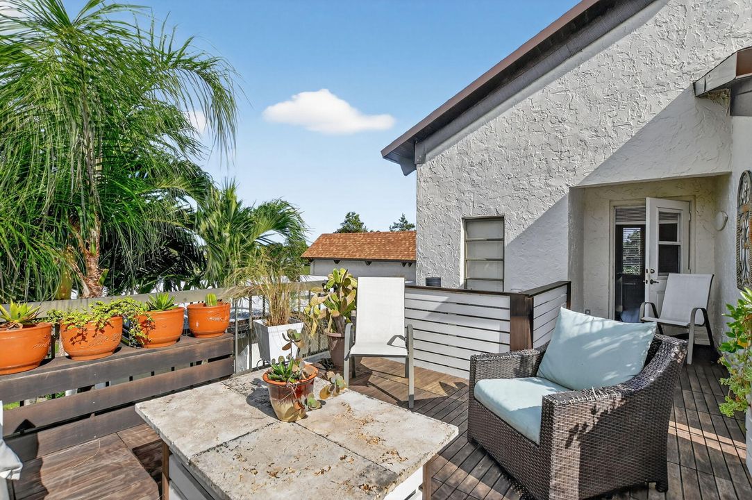 Active With Contract: $539,000 (2 beds, 2 baths, 1731 Square Feet)