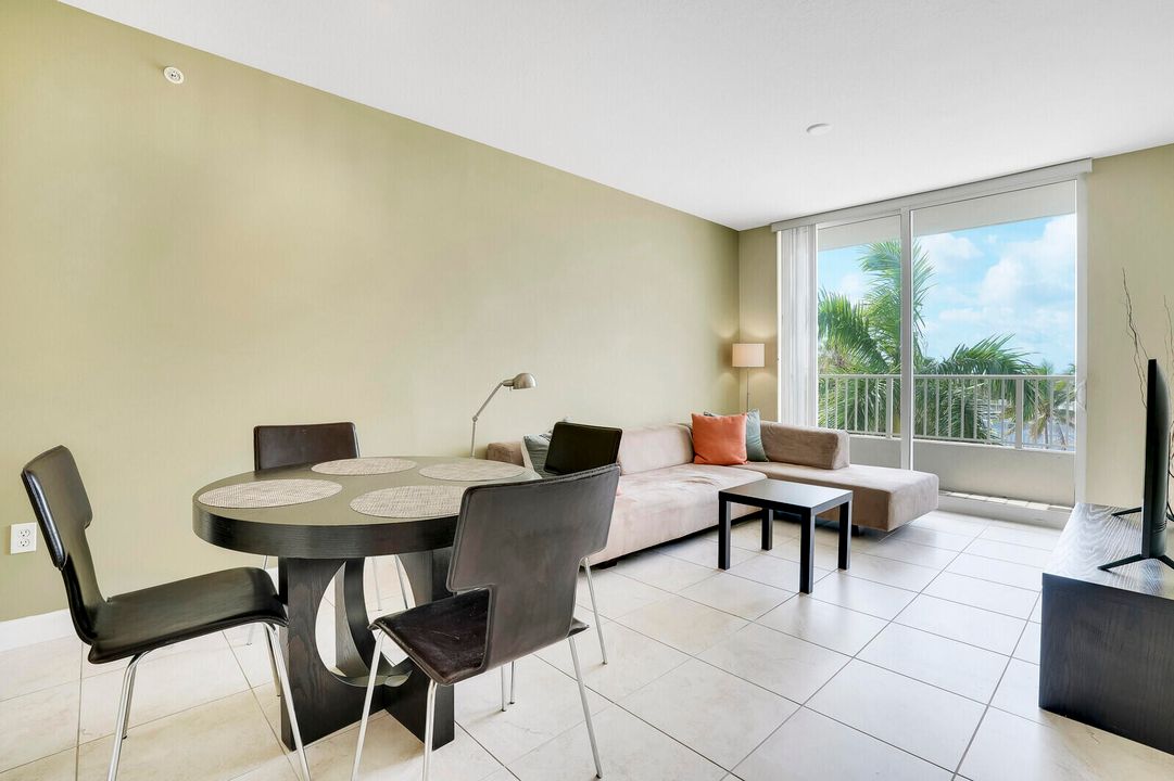 For Sale: $250,000 (1 beds, 1 baths, 691 Square Feet)