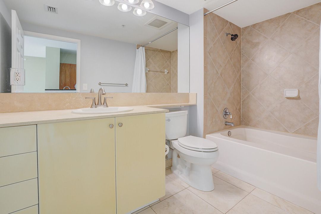For Sale: $250,000 (1 beds, 1 baths, 691 Square Feet)