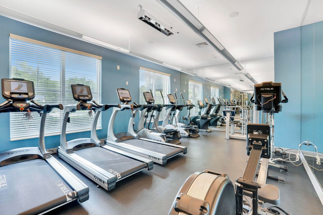 For Sale: $250,000 (1 beds, 1 baths, 691 Square Feet)