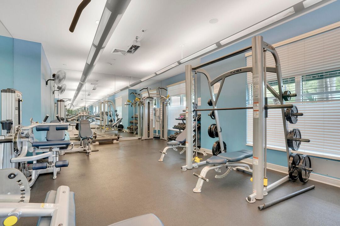 For Sale: $250,000 (1 beds, 1 baths, 691 Square Feet)