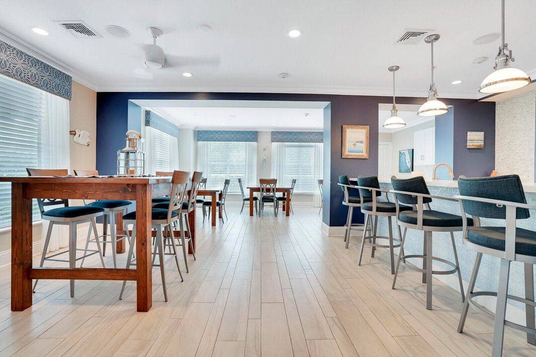 For Sale: $250,000 (1 beds, 1 baths, 691 Square Feet)