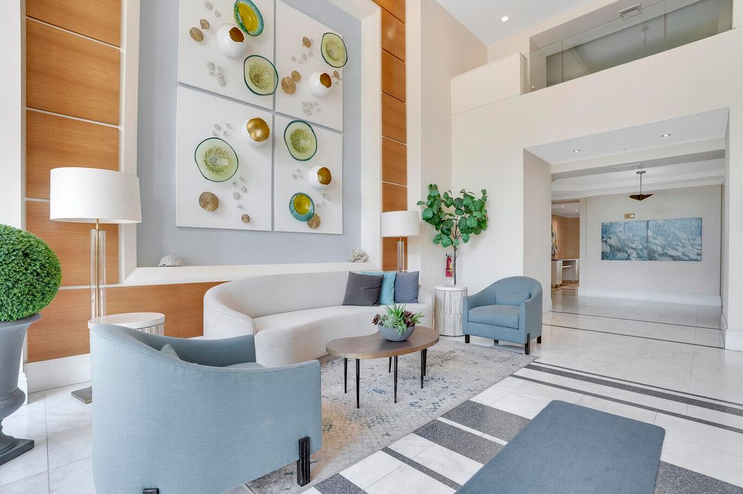 For Sale: $250,000 (1 beds, 1 baths, 691 Square Feet)