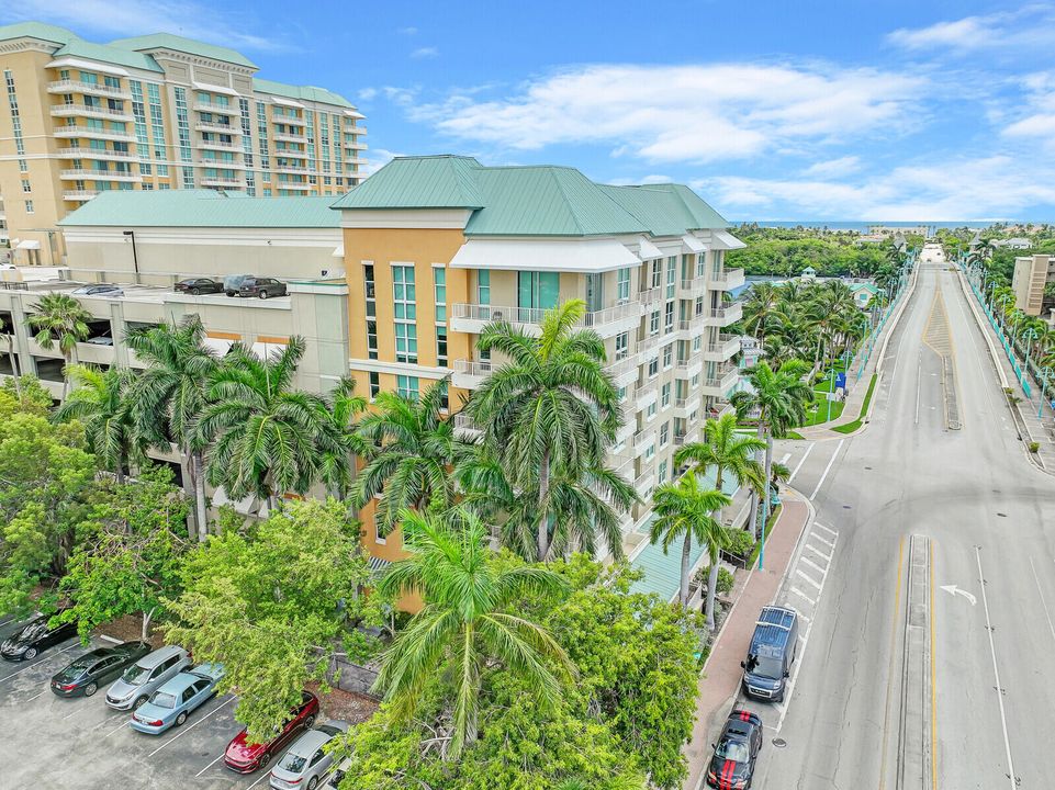 For Sale: $250,000 (1 beds, 1 baths, 691 Square Feet)