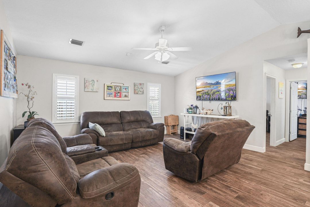 For Sale: $425,000 (3 beds, 2 baths, 1886 Square Feet)