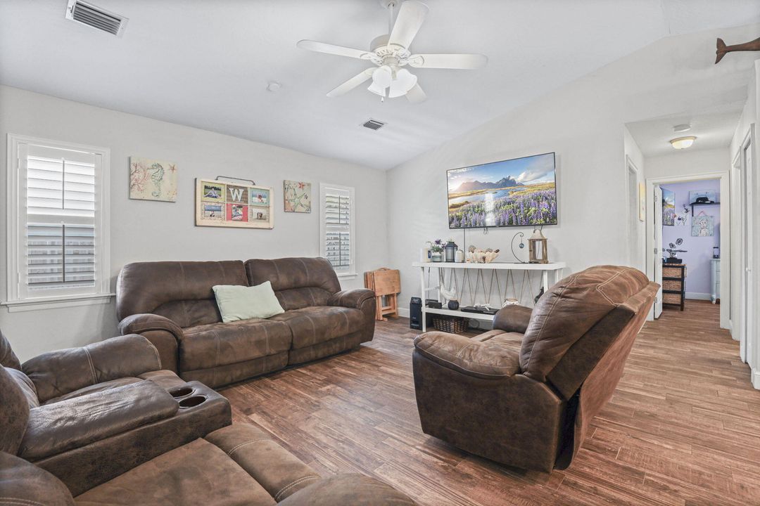 For Sale: $425,000 (3 beds, 2 baths, 1886 Square Feet)