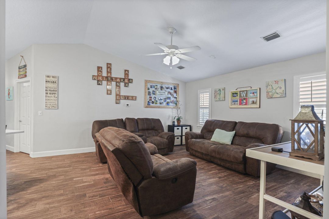 For Sale: $425,000 (3 beds, 2 baths, 1886 Square Feet)