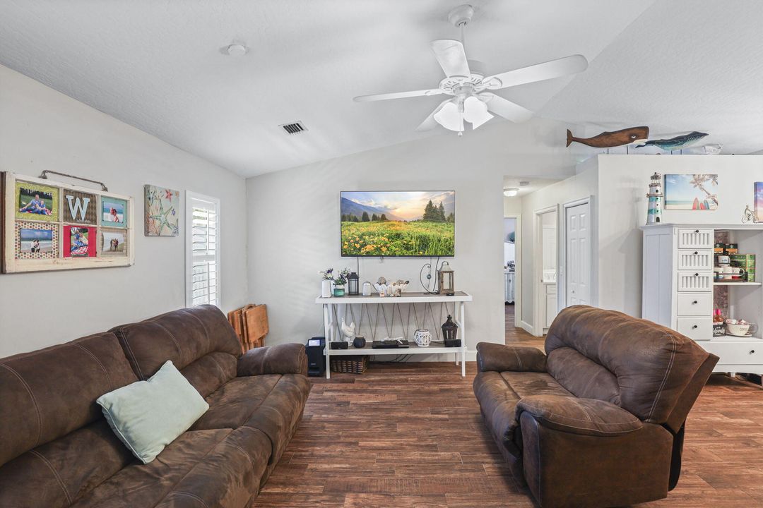 For Sale: $425,000 (3 beds, 2 baths, 1886 Square Feet)