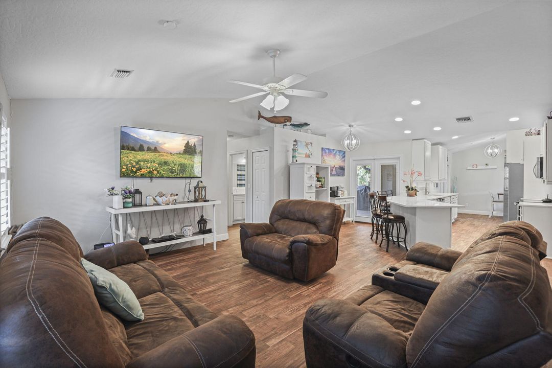 For Sale: $425,000 (3 beds, 2 baths, 1886 Square Feet)