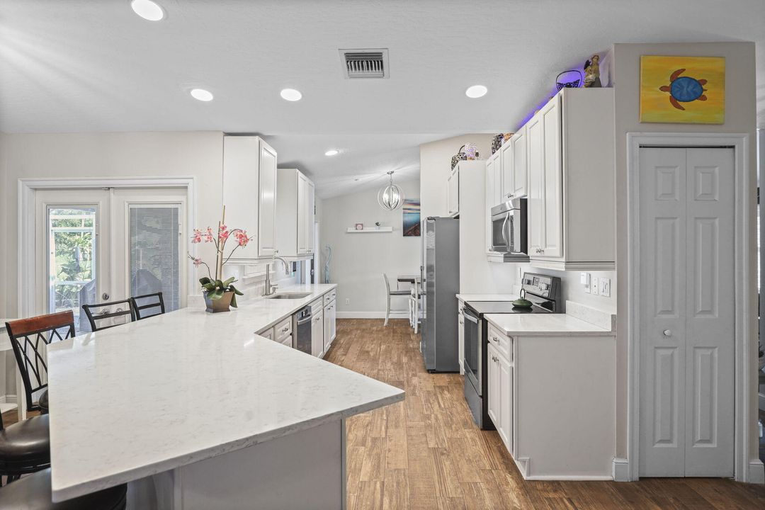 For Sale: $425,000 (3 beds, 2 baths, 1886 Square Feet)