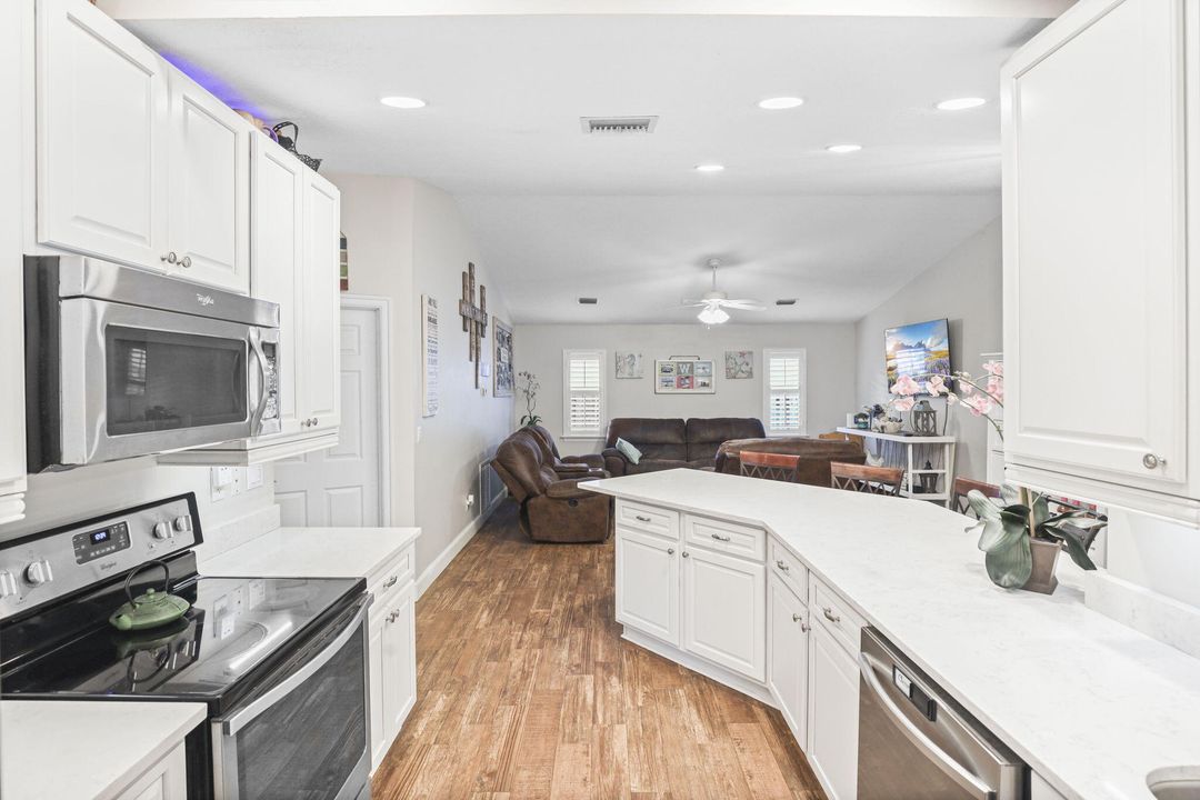 For Sale: $425,000 (3 beds, 2 baths, 1886 Square Feet)