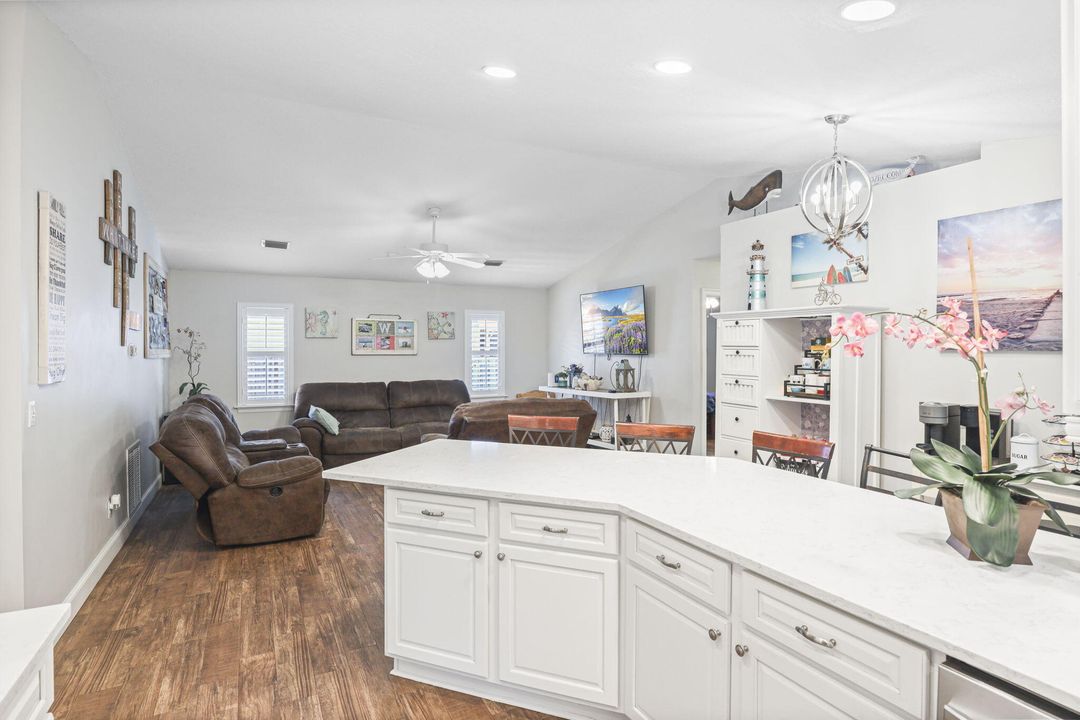 For Sale: $425,000 (3 beds, 2 baths, 1886 Square Feet)