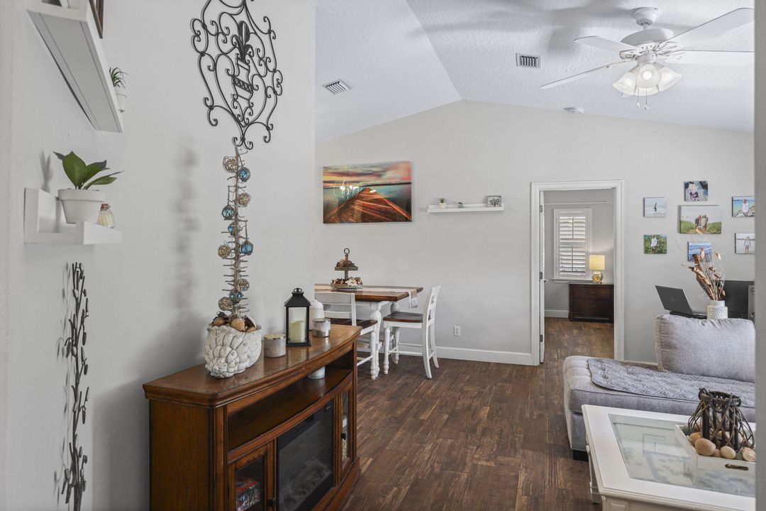 For Sale: $425,000 (3 beds, 2 baths, 1886 Square Feet)