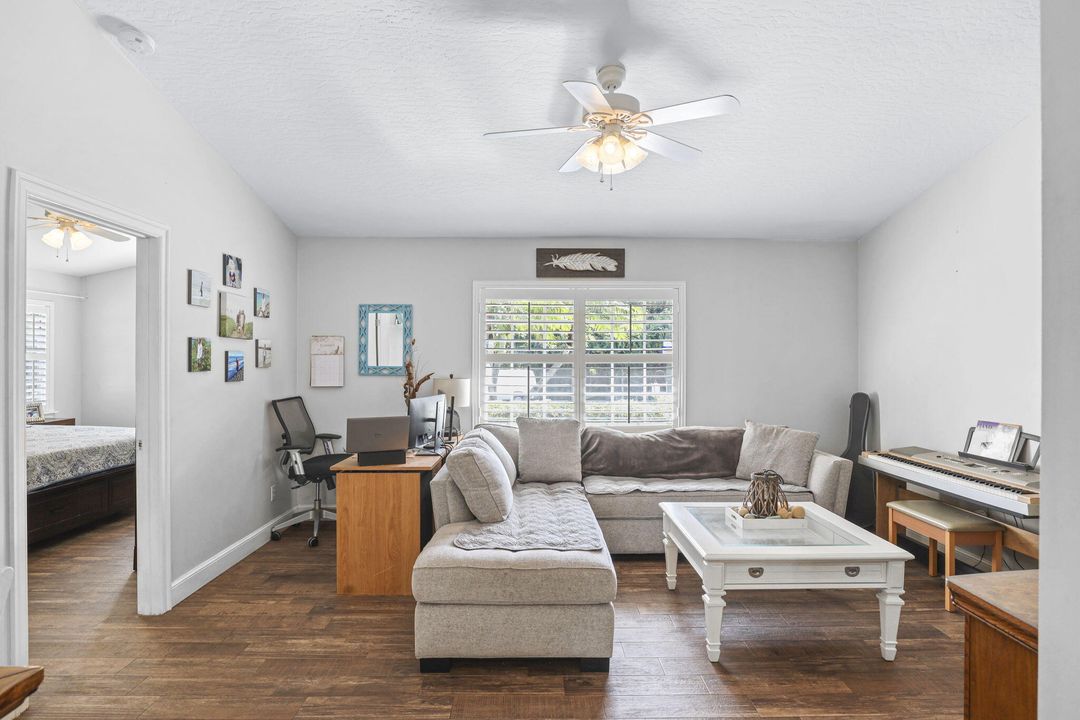 For Sale: $425,000 (3 beds, 2 baths, 1886 Square Feet)