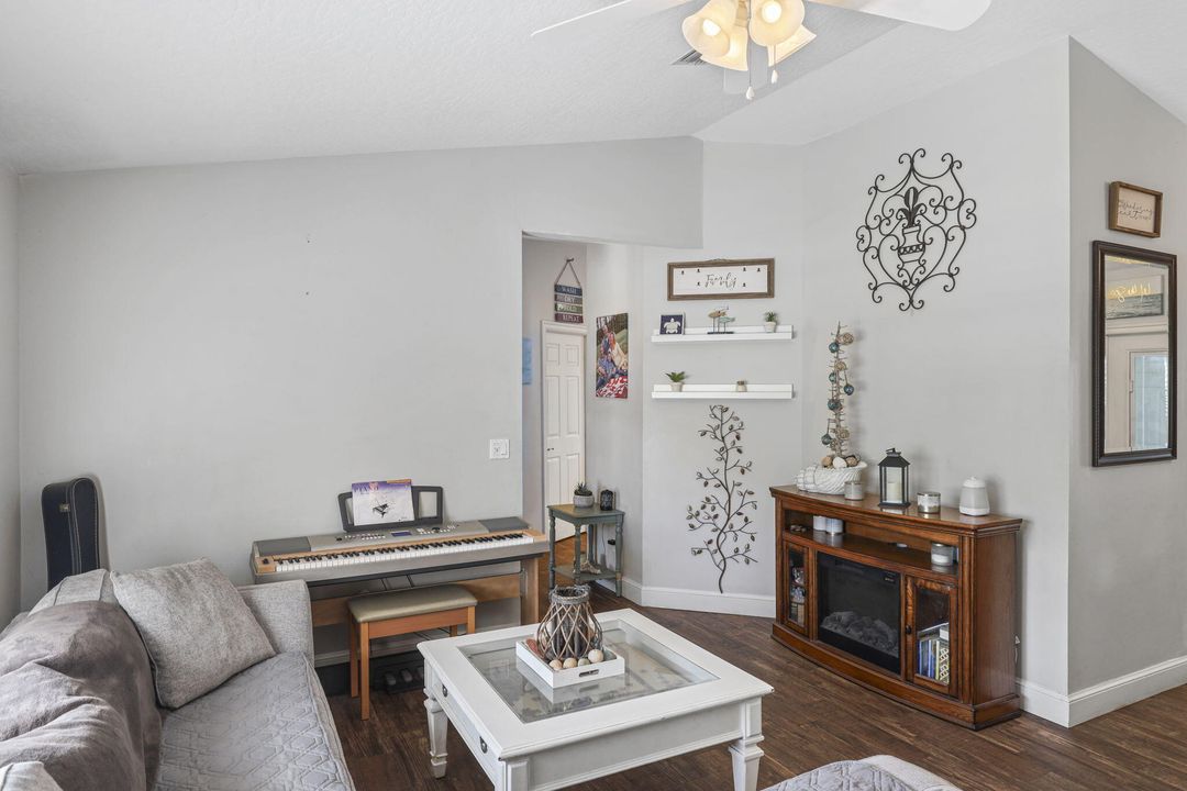 For Sale: $425,000 (3 beds, 2 baths, 1886 Square Feet)