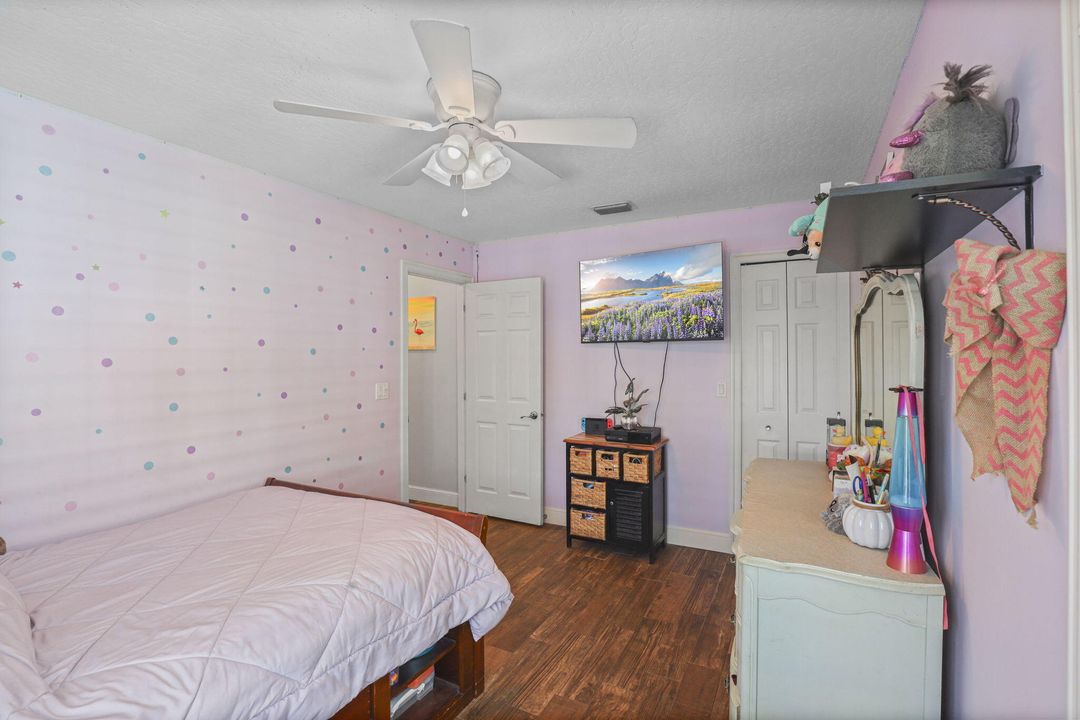 For Sale: $425,000 (3 beds, 2 baths, 1886 Square Feet)