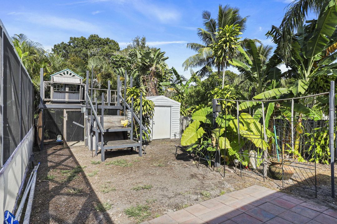 For Sale: $425,000 (3 beds, 2 baths, 1886 Square Feet)
