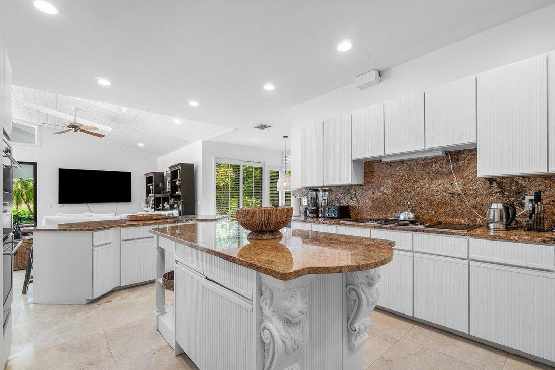 For Rent: $40,000 (5 beds, 5 baths, 4412 Square Feet)