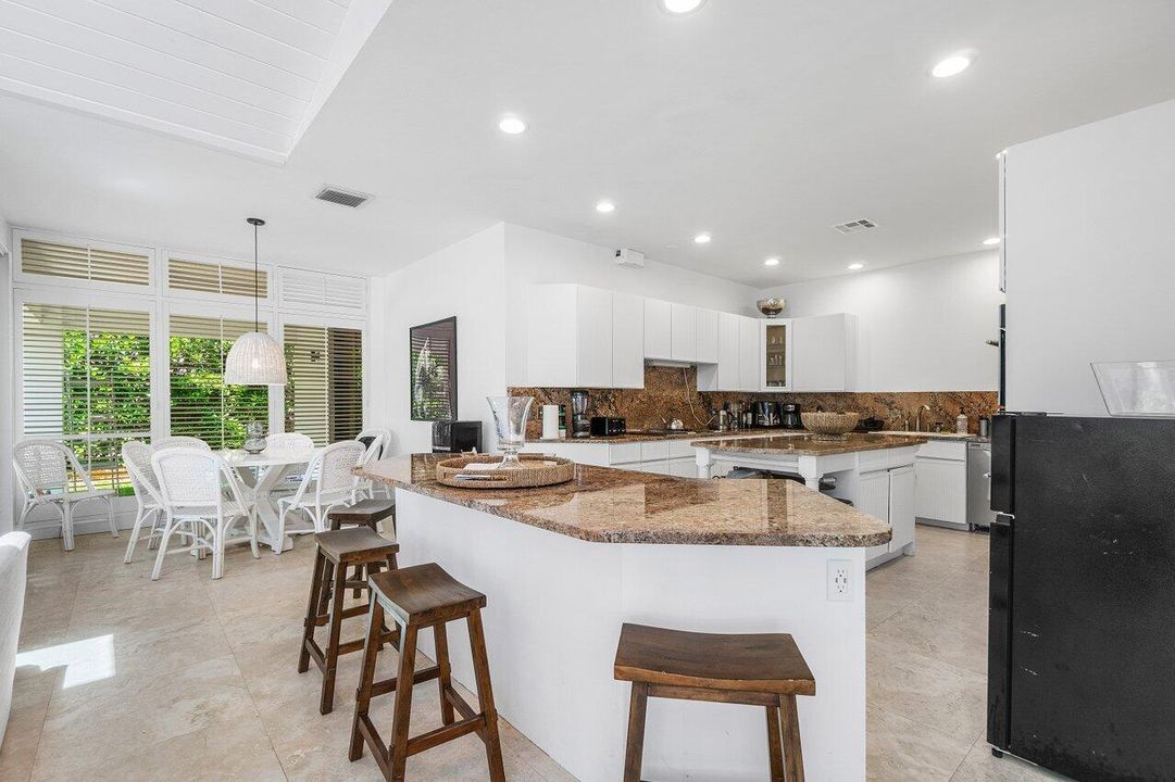 For Rent: $40,000 (5 beds, 5 baths, 4412 Square Feet)