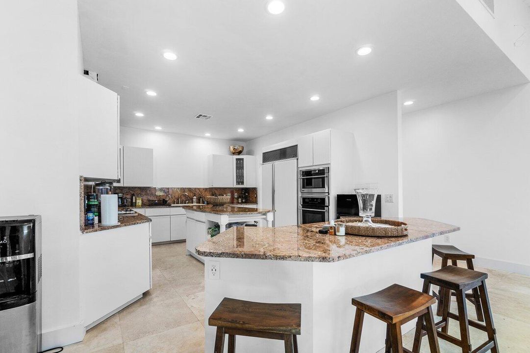 For Rent: $40,000 (5 beds, 5 baths, 4412 Square Feet)