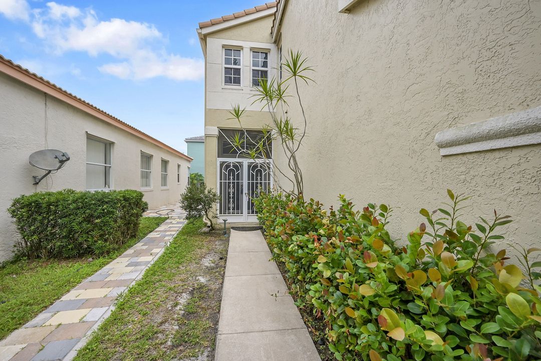 En Venta: $682,000 (4 camas, 2 baños, 2950 Pies cuadrados)