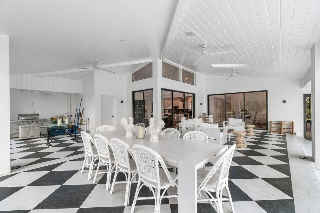 For Rent: $40,000 (5 beds, 5 baths, 4412 Square Feet)