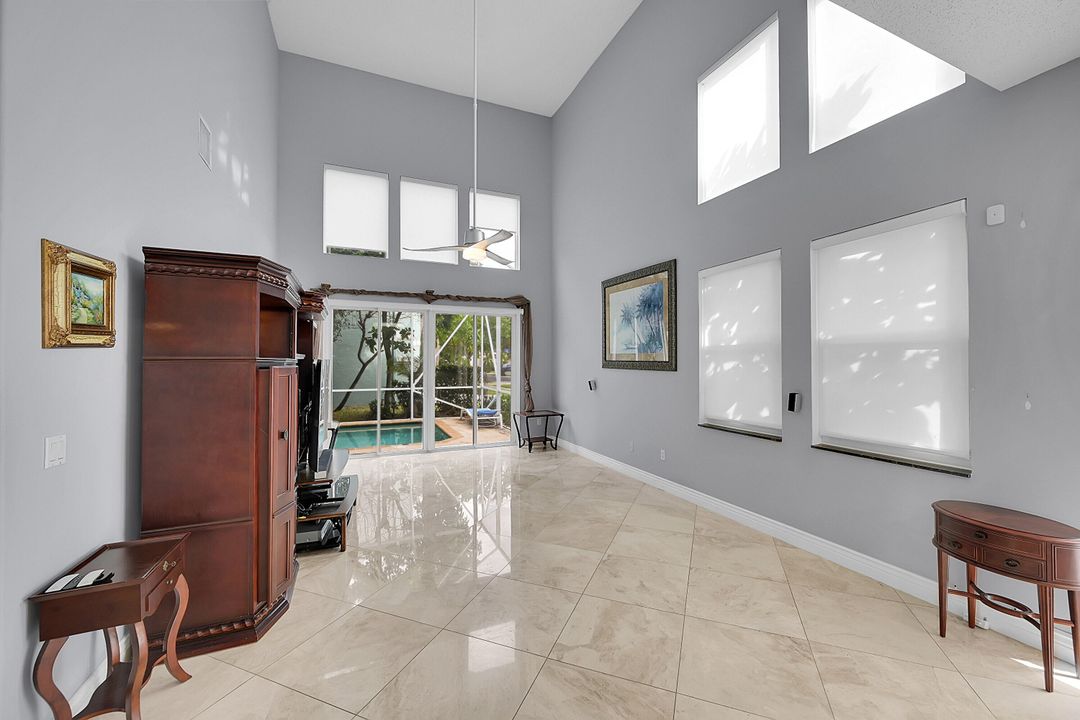 En Venta: $682,000 (4 camas, 2 baños, 2950 Pies cuadrados)