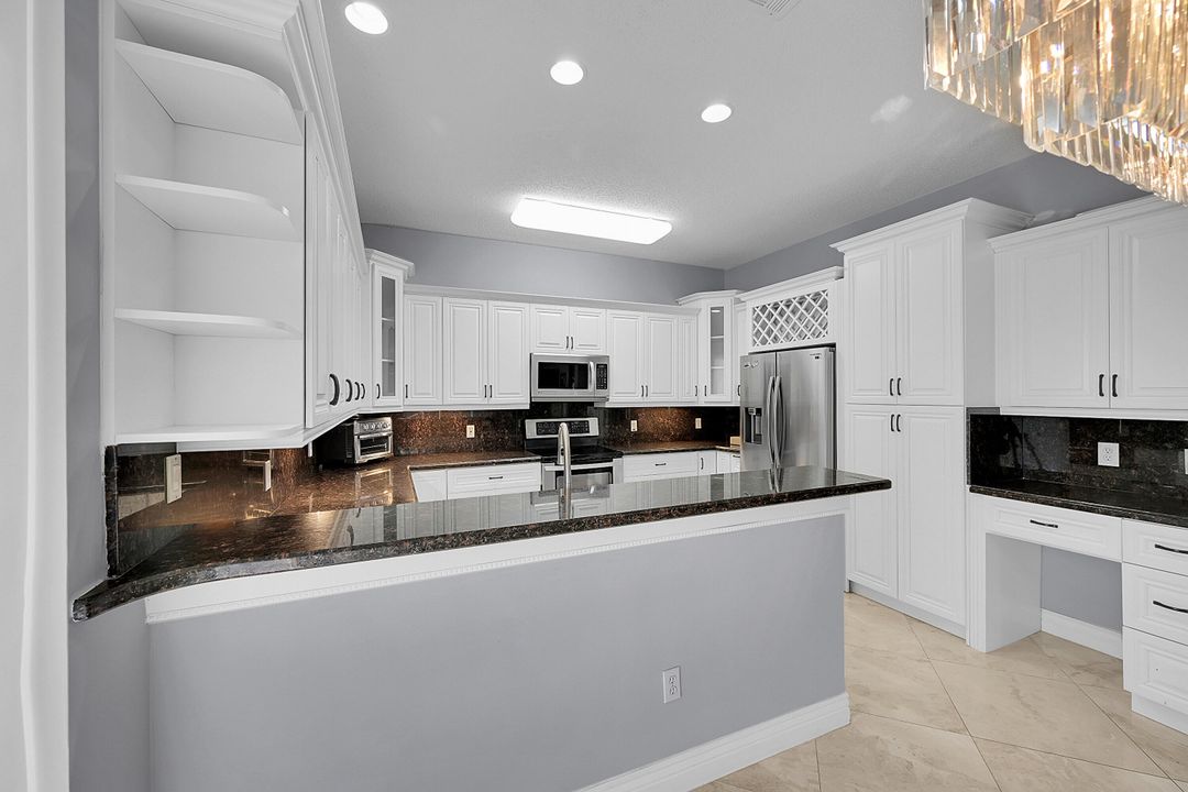 En Venta: $682,000 (4 camas, 2 baños, 2950 Pies cuadrados)