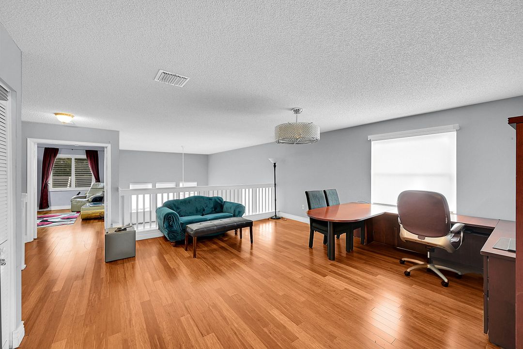 En Venta: $682,000 (4 camas, 2 baños, 2950 Pies cuadrados)