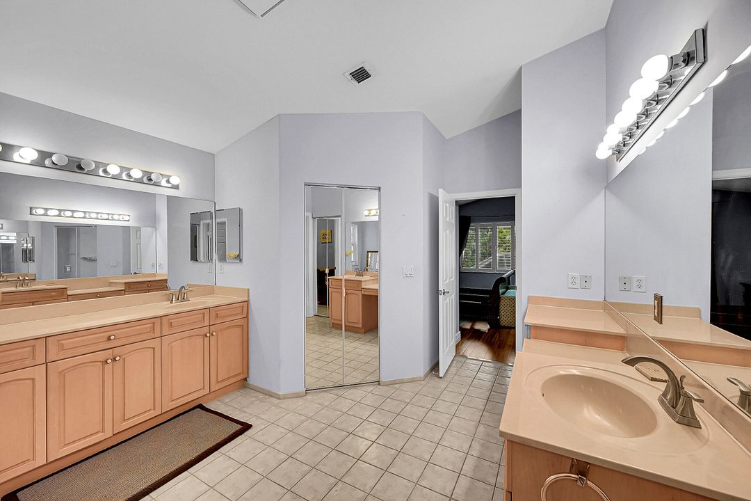 En Venta: $682,000 (4 camas, 2 baños, 2950 Pies cuadrados)