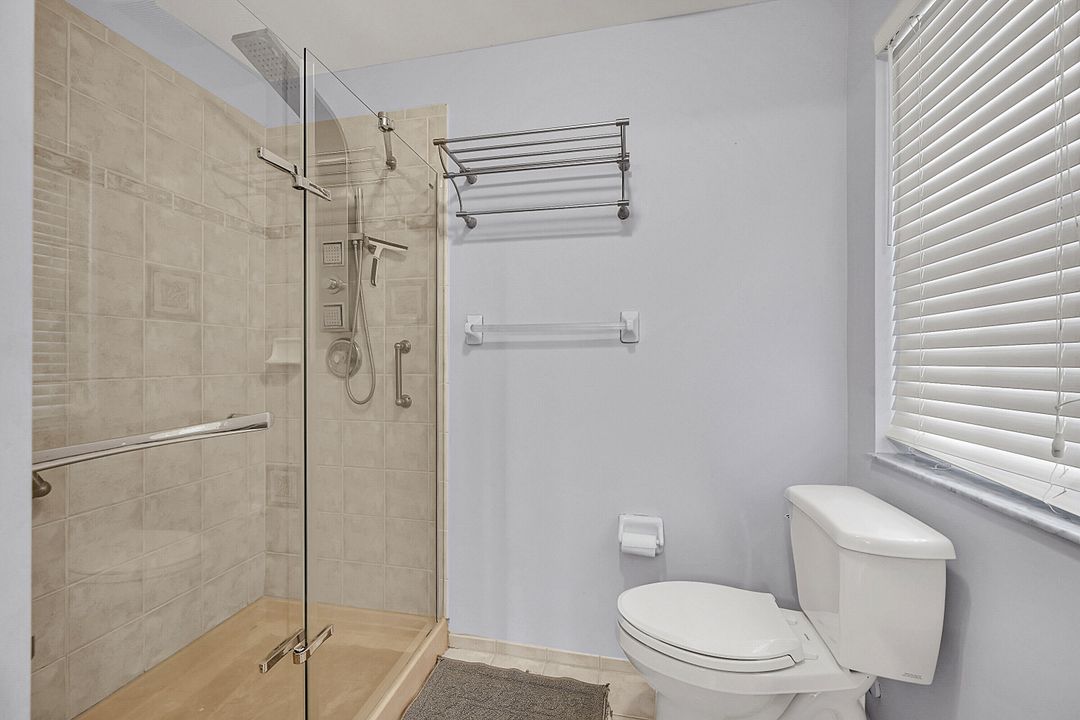 En Venta: $682,000 (4 camas, 2 baños, 2950 Pies cuadrados)