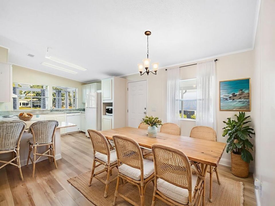 For Sale: $265,000 (2 beds, 2 baths, 1296 Square Feet)