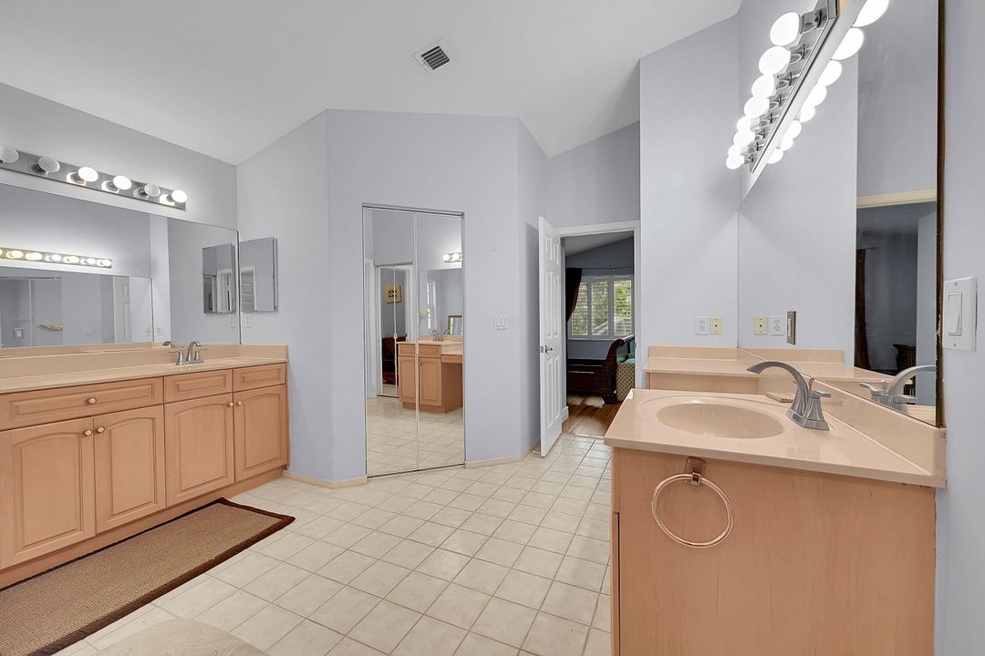 En Venta: $682,000 (4 camas, 2 baños, 2950 Pies cuadrados)