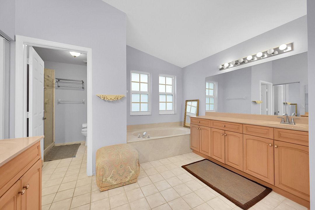 En Venta: $682,000 (4 camas, 2 baños, 2950 Pies cuadrados)