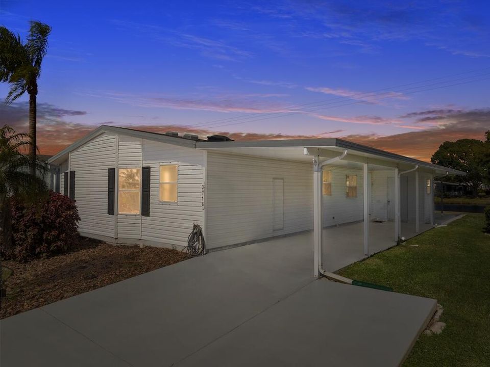 For Sale: $265,000 (2 beds, 2 baths, 1296 Square Feet)