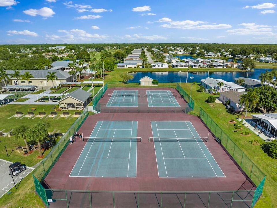 For Sale: $265,000 (2 beds, 2 baths, 1296 Square Feet)