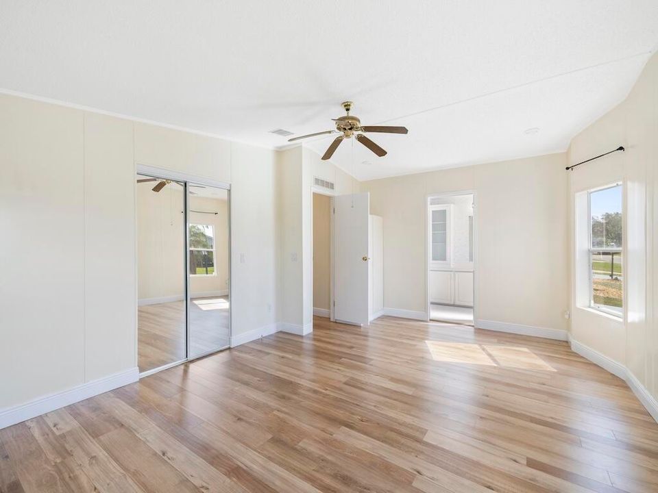 For Sale: $265,000 (2 beds, 2 baths, 1296 Square Feet)