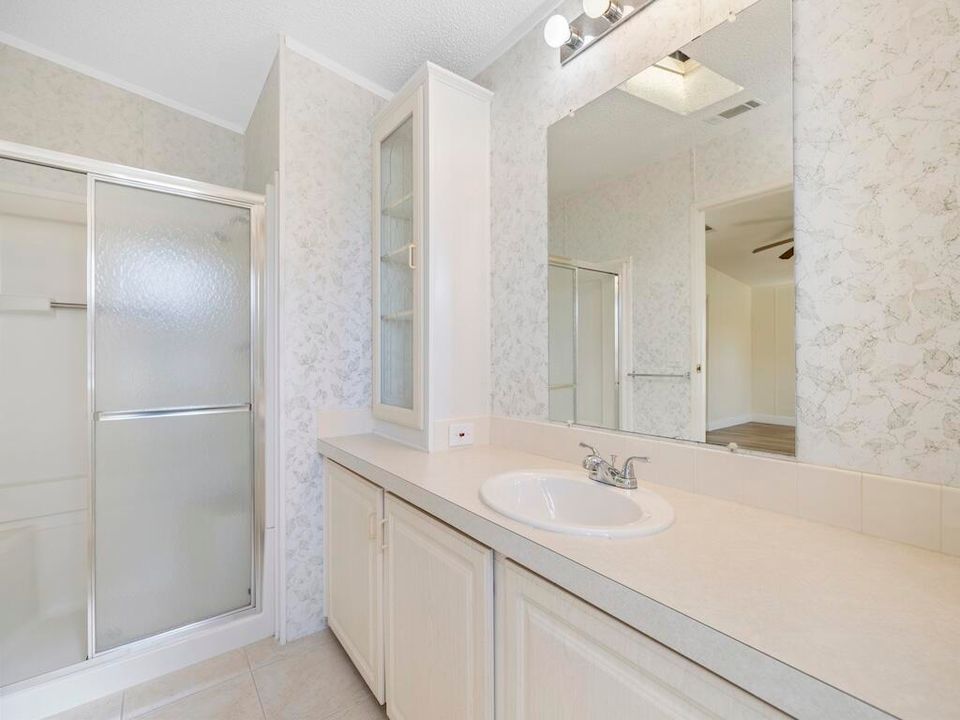 For Sale: $265,000 (2 beds, 2 baths, 1296 Square Feet)