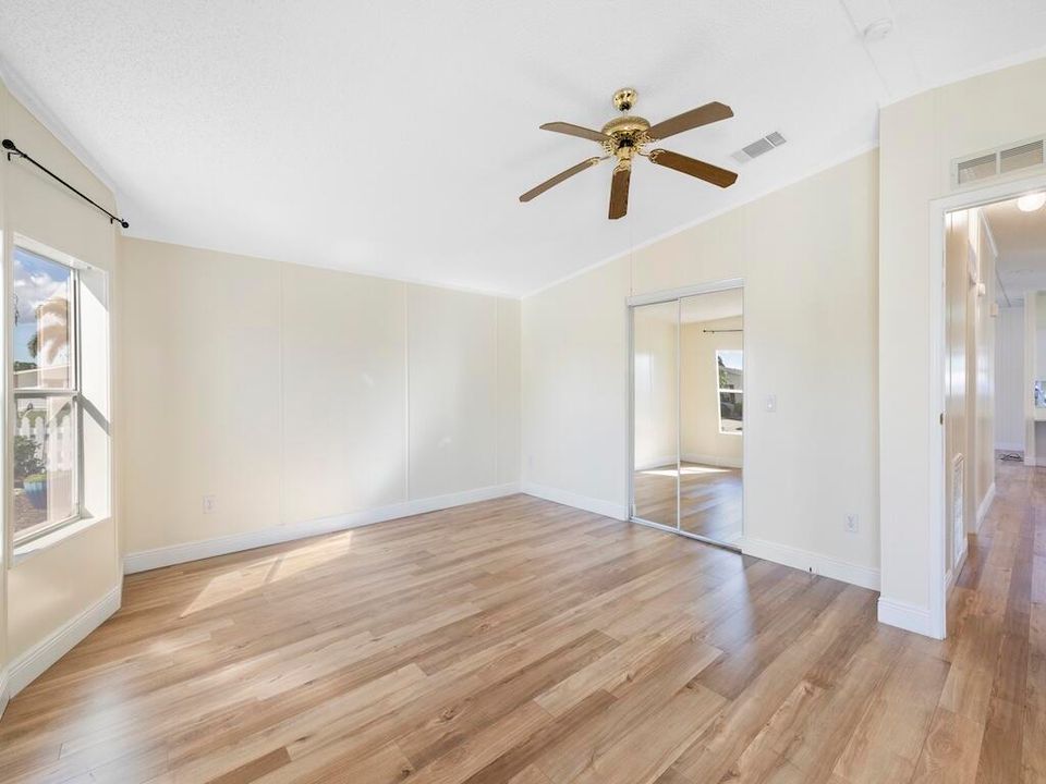 For Sale: $265,000 (2 beds, 2 baths, 1296 Square Feet)