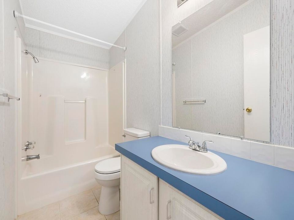 For Sale: $265,000 (2 beds, 2 baths, 1296 Square Feet)