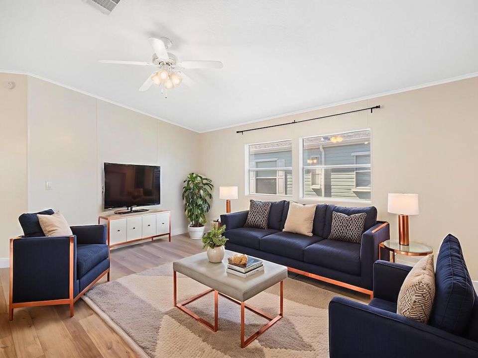 For Sale: $265,000 (2 beds, 2 baths, 1296 Square Feet)