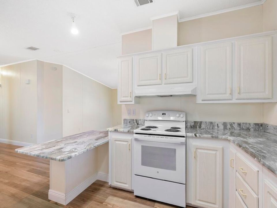 For Sale: $265,000 (2 beds, 2 baths, 1296 Square Feet)