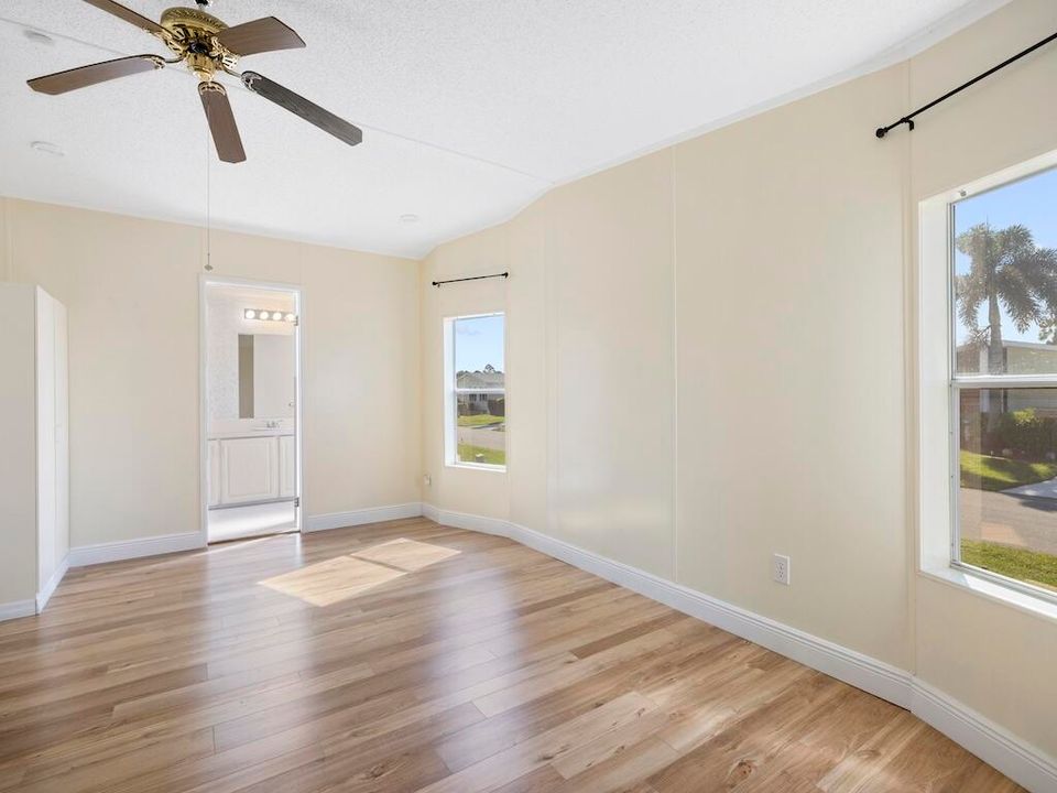 For Sale: $265,000 (2 beds, 2 baths, 1296 Square Feet)