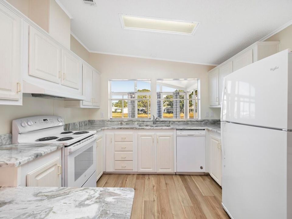 For Sale: $265,000 (2 beds, 2 baths, 1296 Square Feet)