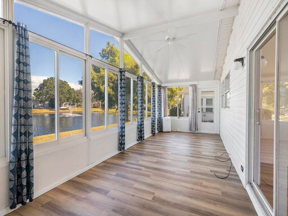 For Sale: $265,000 (2 beds, 2 baths, 1296 Square Feet)